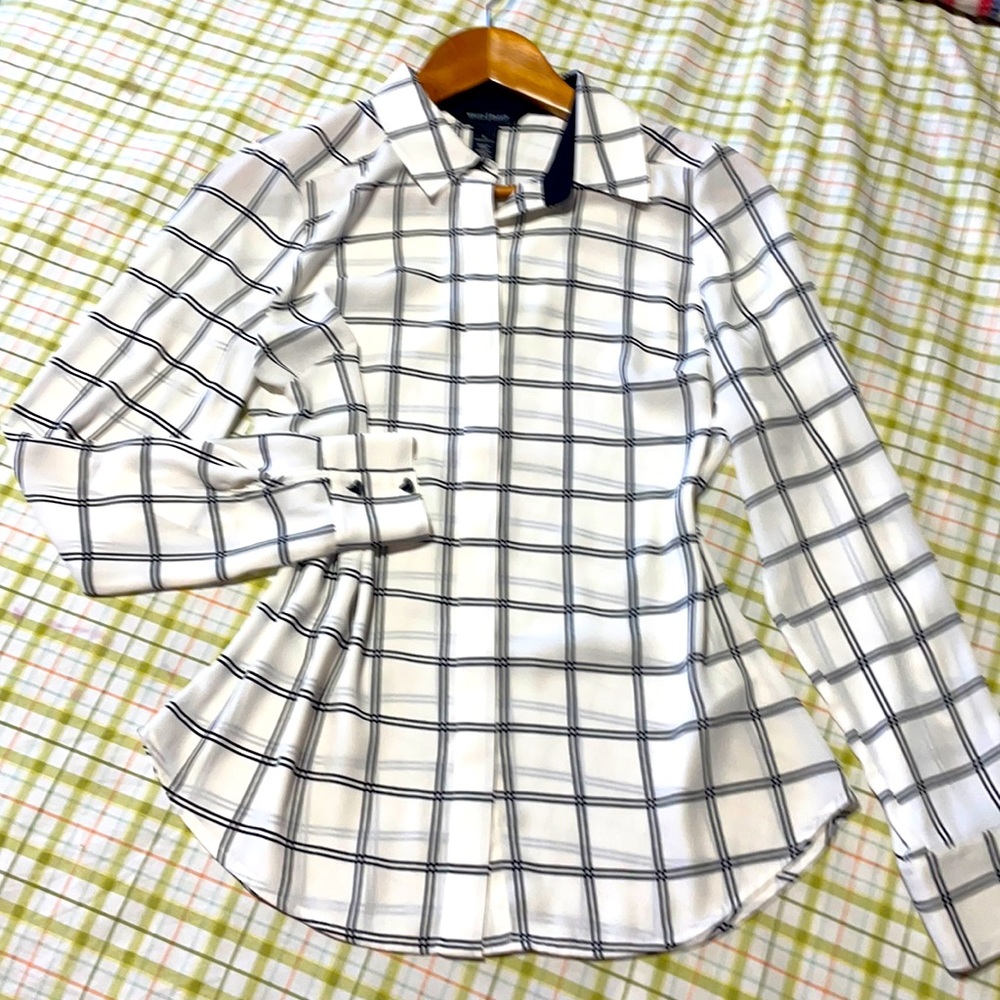 WhiteHouseBlackMarket off white with black stripes forming squares size 0